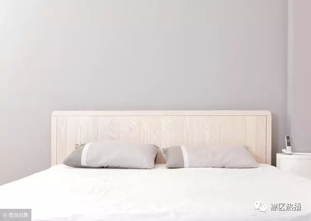 床头柜高度比床高多少合适_18米床床头柜尺寸_床有一个床头柜的风水